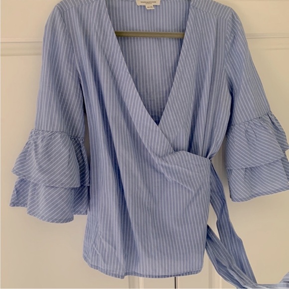 🖤5/$25 beachlunchlounge Blue Striped Ruffle Sleeve Blouse - Picture 6 of 12
